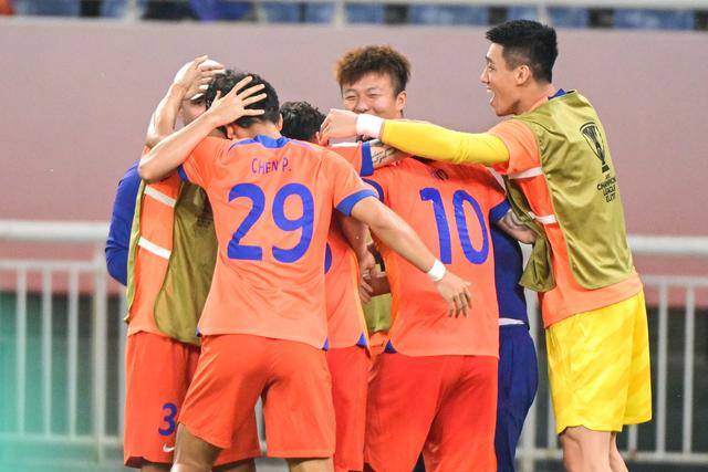 库里29分字母23分 勇士大胜35分终结雄鹿6连胜